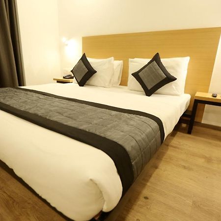 Hotel Yellow Saffron Delhi  Exterior photo
