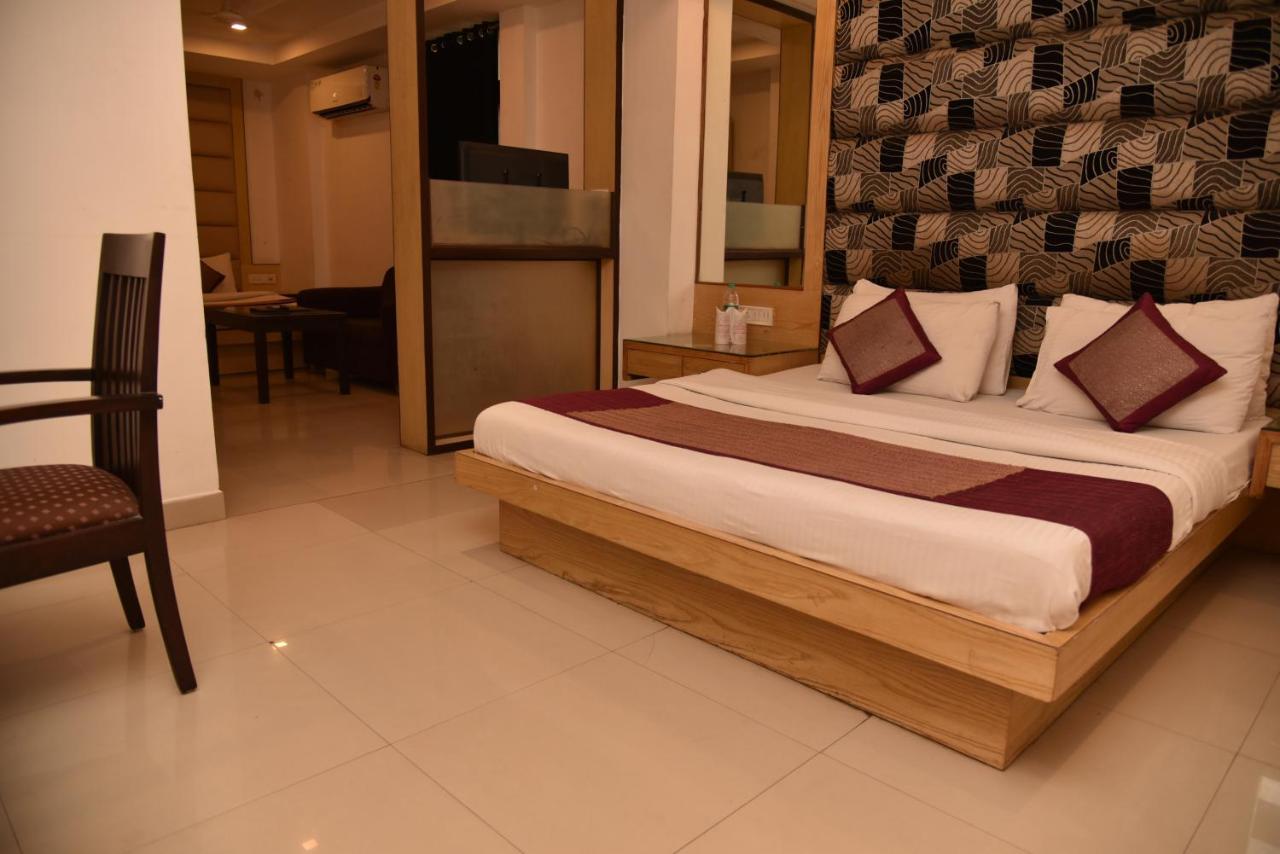 Hotel Yellow Saffron Delhi  Exterior photo