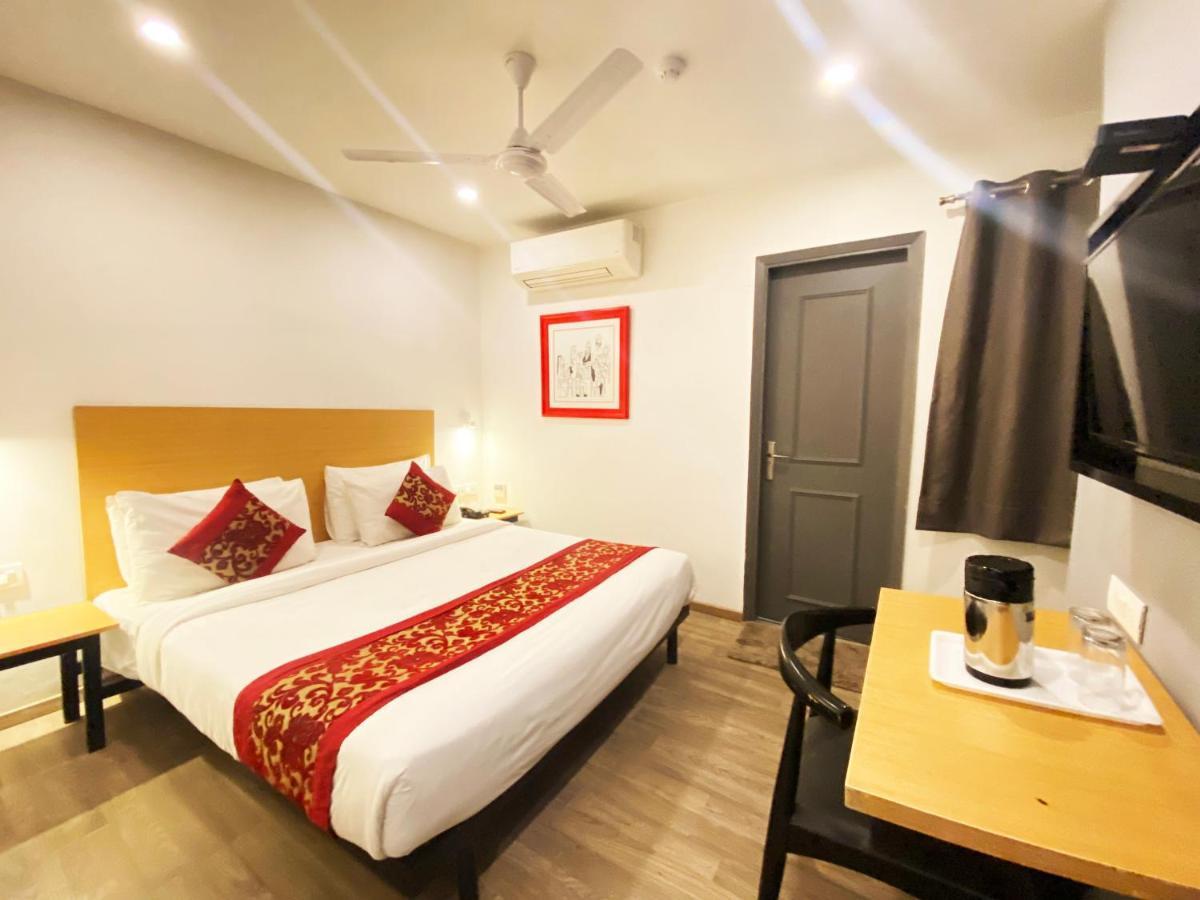 Hotel Yellow Saffron Delhi  Exterior photo